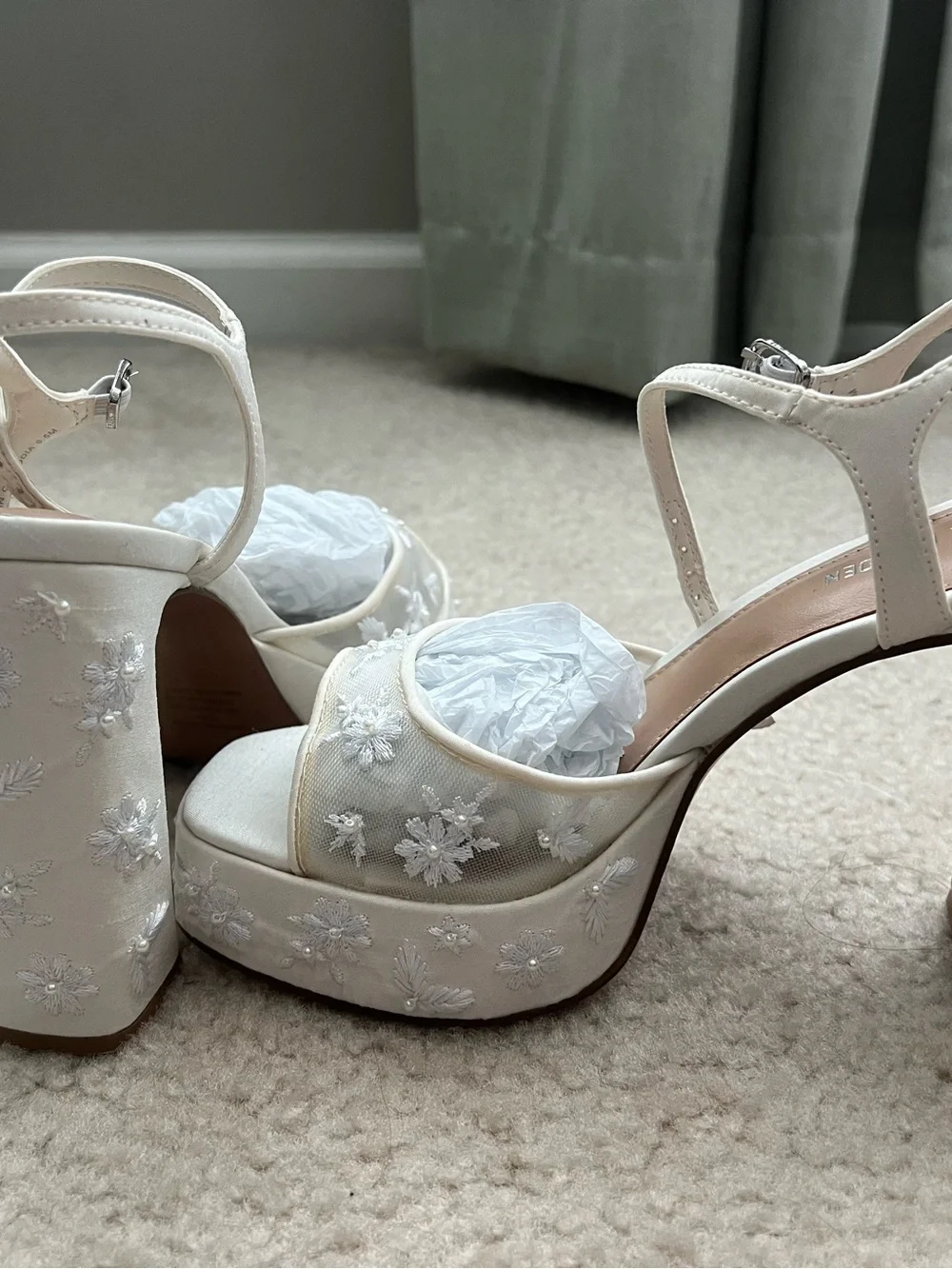Steve Madden Ivory Floral Embroidered Platform Sandals - Picture 5 of 9